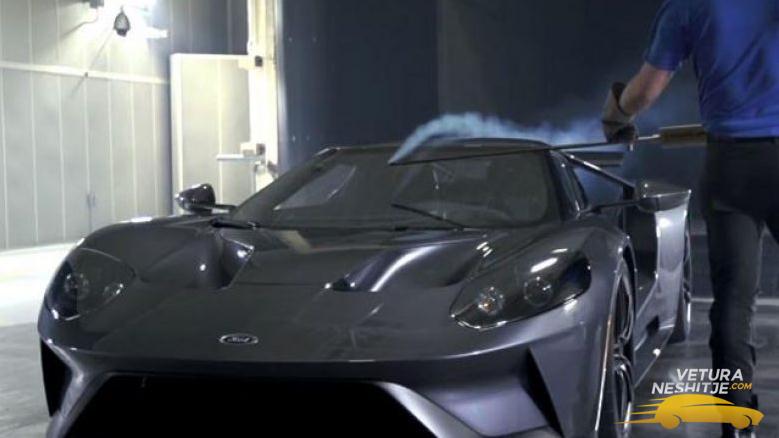 Shikojeni Fordin GT, duke u testuar nëpër ‘tunelin e ajrit’ (Video)