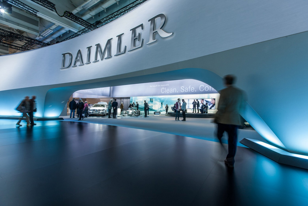 Daimler shkurton 10 000 vende pune