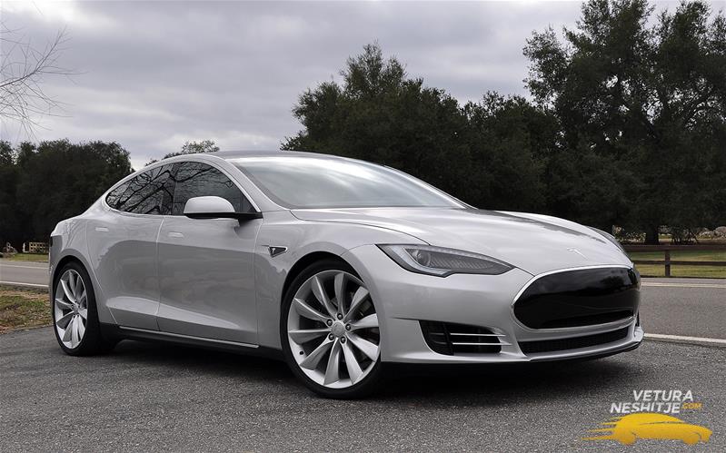 Tesla Model S me leshime të sigurisë në softuer