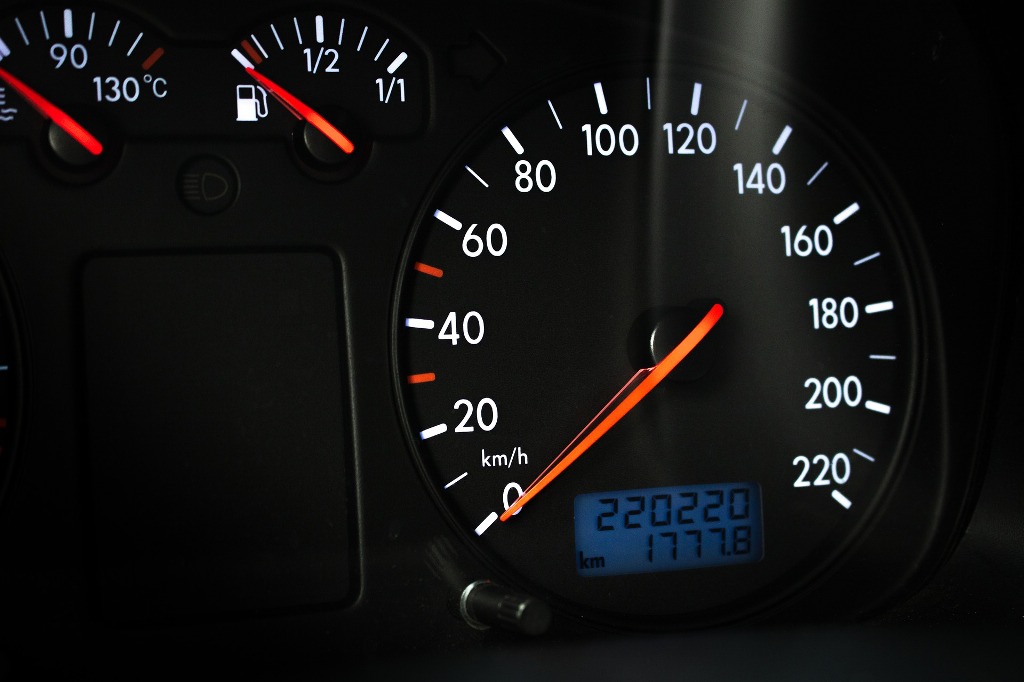 Sa kilometra duhet t’i ketë një veturë e përdorur që dëshironi ta blini?