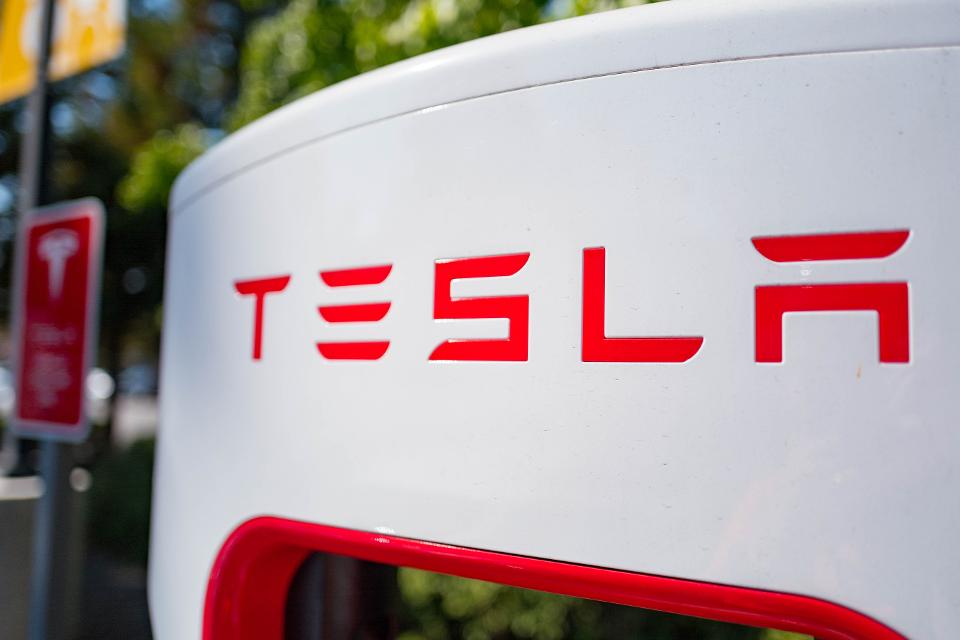 Një mbushës i Tesla merr flakë në New Jersey