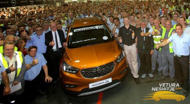 Vetura e parë Opel Mokka X del nga linja e prodhimit