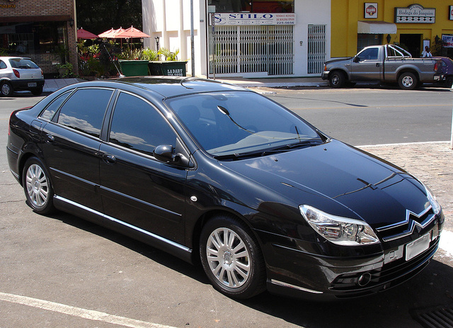 Sa mund ta shes veturen Citroen C5 viti 2005 ktu ne Kosov,vetura eshte me targa te Shqiperis?