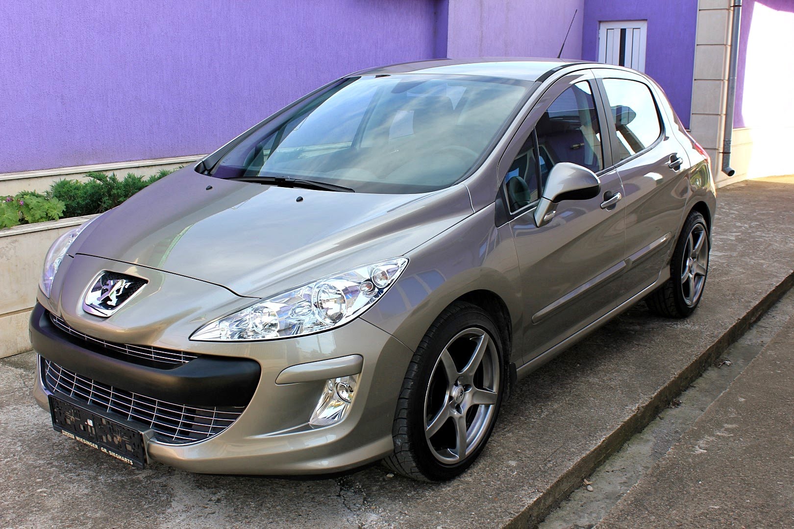 A ja vlen me ble Peugeot 308, 1.6hdi km 160,000 viti 2010?
